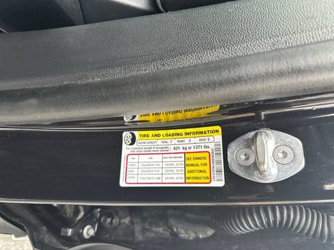 Used 2022 Ford Explorer XLT w/ Equipment Group 202A AWD/4WD image 28