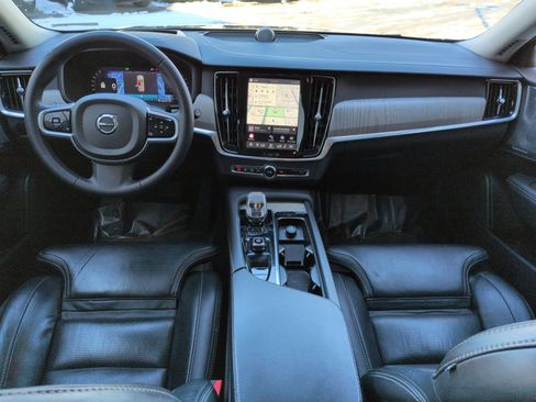 Used 2023 Volvo V90 B6 Cross Country Ultimate w/ Climate Package image 26