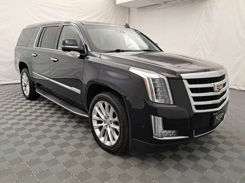 Used 2018 Cadillac Escalade ESV Luxury image 2