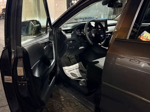 Used 2019 Toyota RAV4 XLE FWD image 8