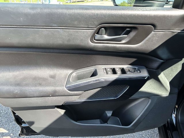 Used 2025 Nissan Pathfinder SV AWD/4WD image 21