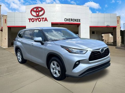 Used 2020 Toyota Highlander LE image 7