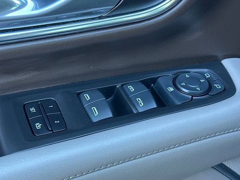 Used 2024 Chevrolet Suburban LT image 12