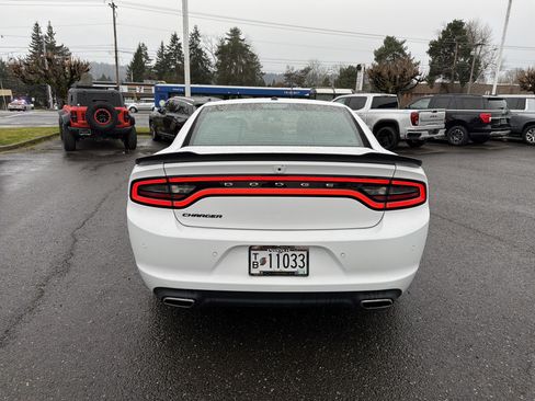 Used 2018 Dodge Charger SXT w/ Blacktop Package image 4