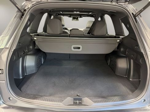 Certified 2025 Subaru Forester Premium AWD/4WD image 32
