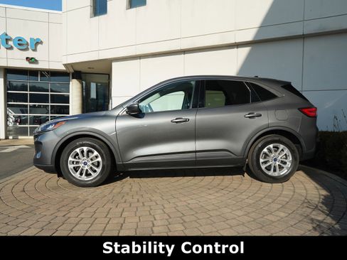 Used 2021 Ford Escape SE w/ Cold Weather Package image 18