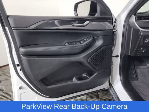 Used 2023 Jeep Grand Cherokee Altitude image 14