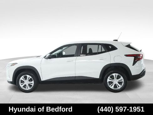 Used 2024 Chevrolet Trax LS FWD image 37