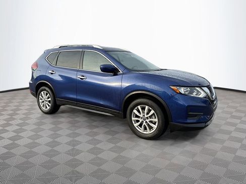 Used 2020 Nissan Rogue SV image 3