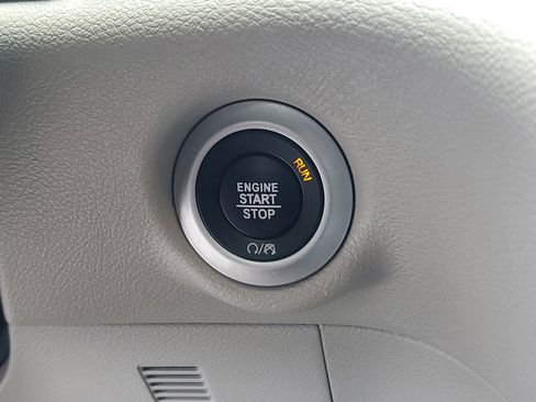 Used 2023 Chrysler Pacifica Touring-L FWD image 14