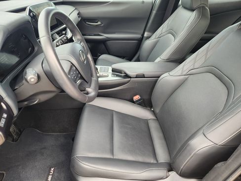 Certified 2025 Lexus UX 300h FWD w/ Accessory Package (Z1) image 17