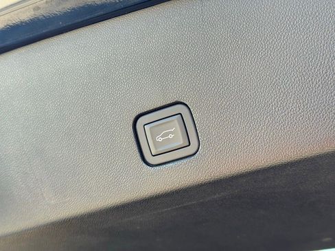 Certified 2025 Cadillac XT6 Premium Luxury image 22