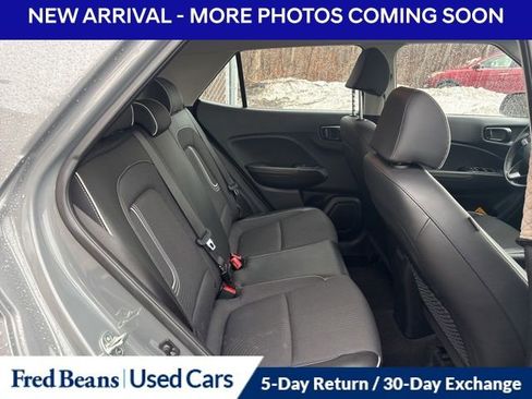 Used 2023 Hyundai Venue Limited image 11