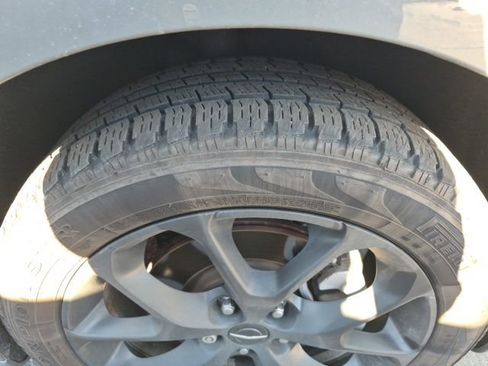 Used 2021 Chrysler Pacifica Touring-L w/ Uconnect Theater Family Group image 5