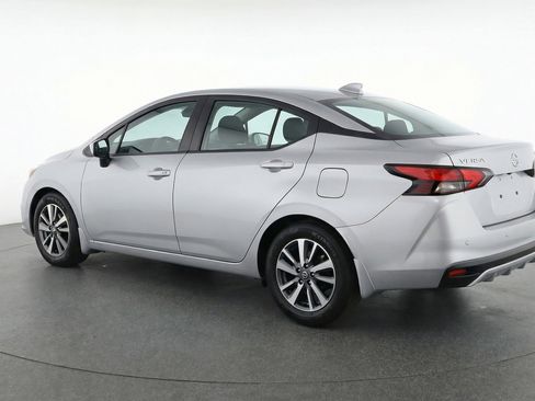 Used 2025 Nissan Versa SV image 6