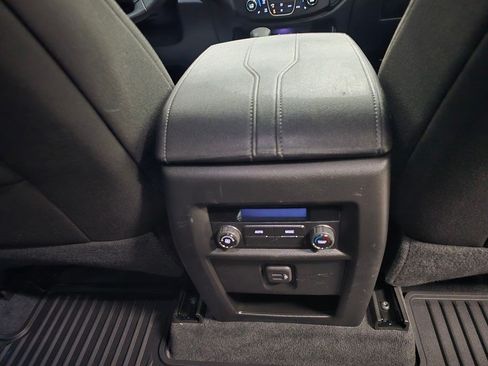 Used 2023 Chevrolet Traverse LT FWD image 35