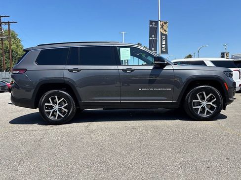Used 2024 Jeep Grand Cherokee L Limited AWD/4WD image 2