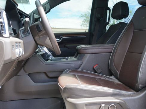 Used 2025 GMC Sierra 3500 Denali w/ Denali Reserve Package AWD/4WD image 4