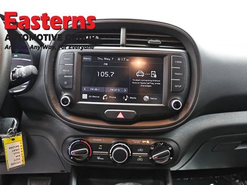 Used 2025 Kia Soul LX w/ LX Technology Package FWD image 12