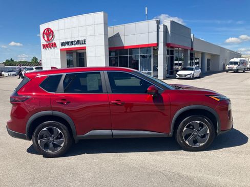 Used 2024 Nissan Rogue SV FWD image 8