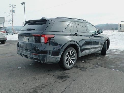 Used 2025 Ford Explorer ST-Line image 9