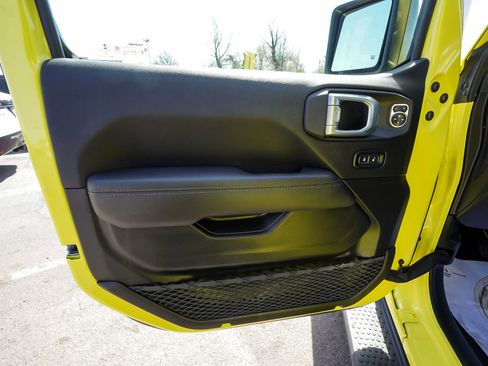 Used 2023 Jeep Wrangler Unlimited Sahara w/ Cold Weather Group image 9