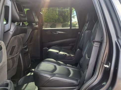 Used 2018 Cadillac Escalade Platinum AWD/4WD image 25