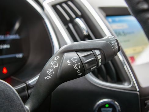 Used 2018 Ford Edge Titanium image 17