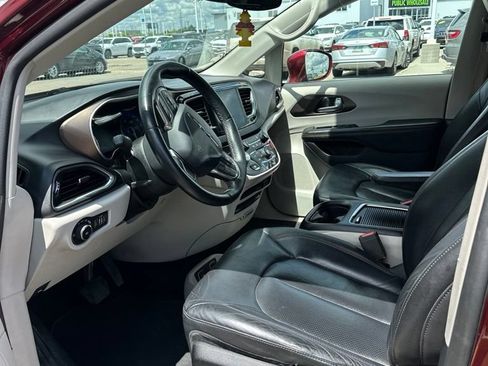 Used 2017 Chrysler Pacifica Touring-L Plus FWD image 7