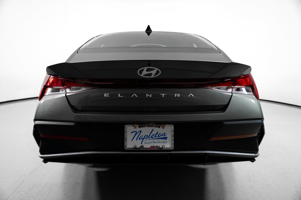 Certified 2026 Hyundai Elantra SE FWD image 11