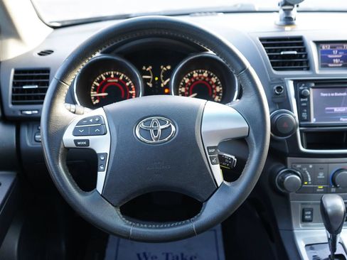 Used 2013 Toyota Highlander Plus FWD image 18