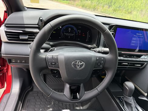 Used 2026 Toyota Camry SE w/ Multimedia Upgrade Package FWD image 23
