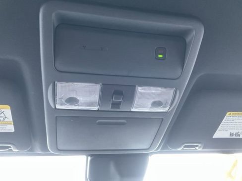 Used 2024 Nissan Frontier PRO-4X image 16