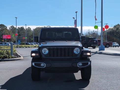 Used 2024 Jeep Gladiator Sport image 9