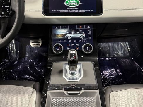 Used 2020 Land Rover Range Rover Evoque R-Dynamic SE image 3