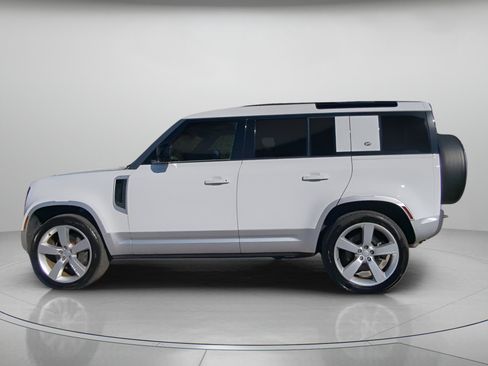 Used 2022 Land Rover Defender 110 SE image 13