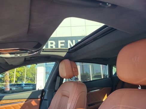 Used 2021 Maserati Quattroporte S GranLusso image 12