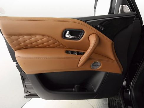 Used 2024 INFINITI QX80 Sensory AWD/4WD image 11
