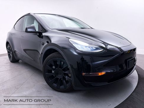 Used 2021 Tesla Model Y Long Range image 1