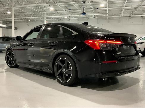 Used 2022 Honda Civic Touring image 3