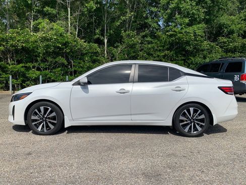 Used 2024 Nissan Sentra SV w/ SV Premium Package FWD image 5