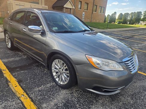 Used 2013 Chrysler 200 Limited FWD image 13