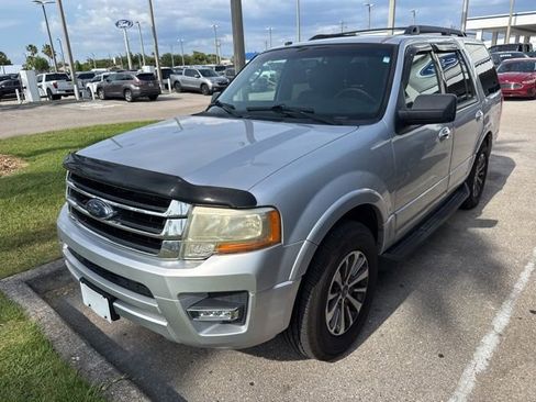Used 2016 Ford Expedition XLT w/ Equipment Group 202A RWD image 3