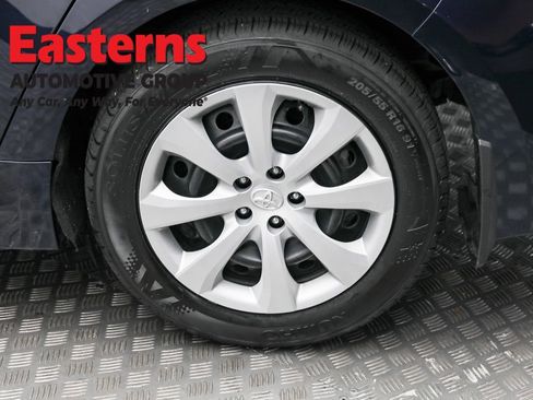 Used 2022 Toyota Corolla LE w/ Carpet Mat Package (TMS) image 8