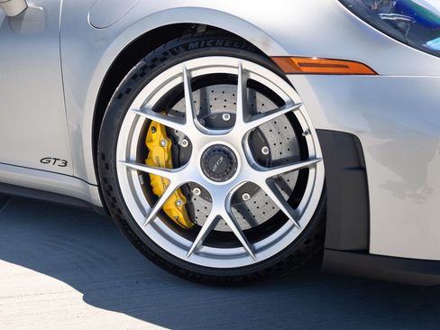 Used 2026 Porsche 911 GT3 RWD image 5