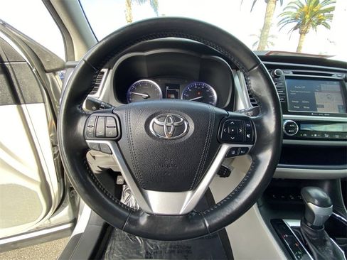 Certified 2018 Toyota Highlander XLE image 24