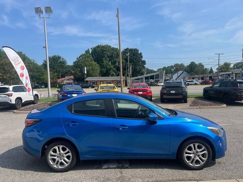 Used 2018 Toyota Yaris iA FWD image 2