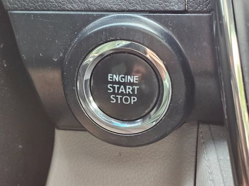 Used 2012 Toyota Camry XLE w/ Leather Pkg FWD image 32