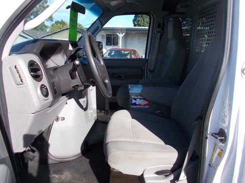 Used 2014 Ford E-250 and Econoline 250 w/ Power Group image 5