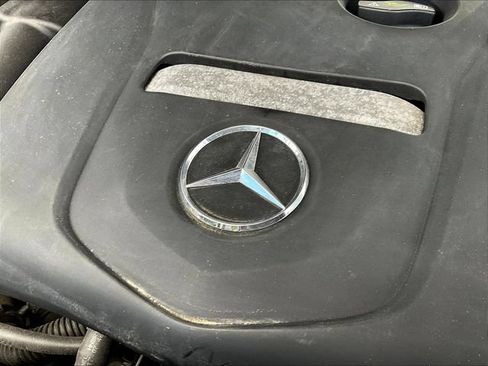 Certified 2018 Mercedes-Benz C 300 4MATIC Sedan image 33